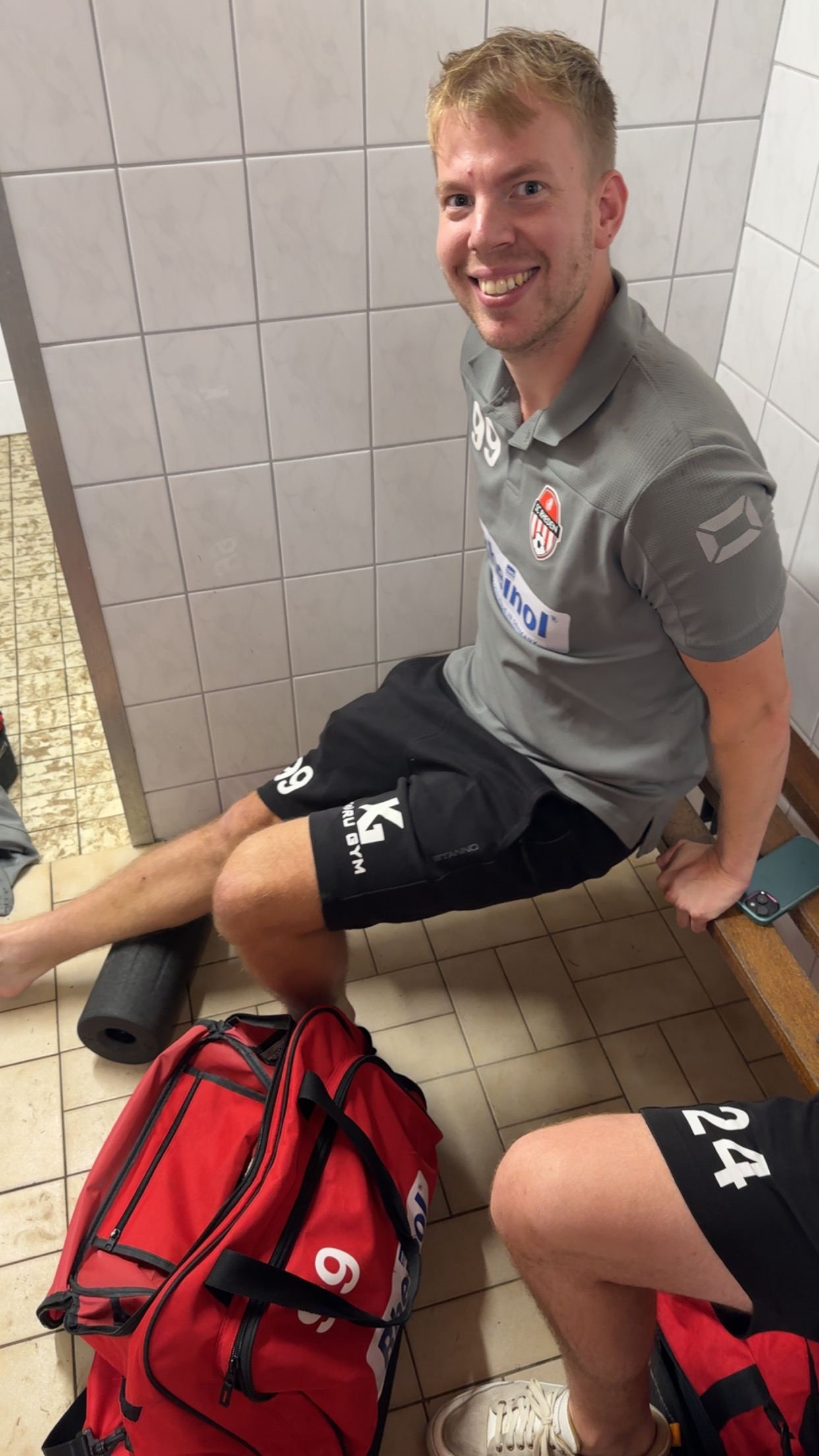 Twee uitvallers voor het begin van de wedstrijd: een fragiele rug en de schroeven voor het houten been vergeten